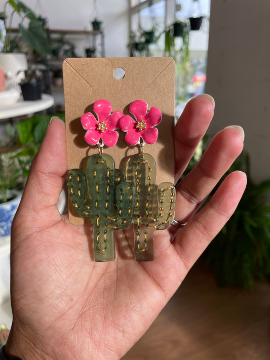 Cactus Lovers Earrings with pink flowers